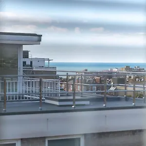 Lovely With Spectacular Views & Free Parking Apartment