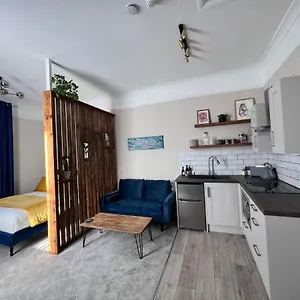 Norton House Apartment