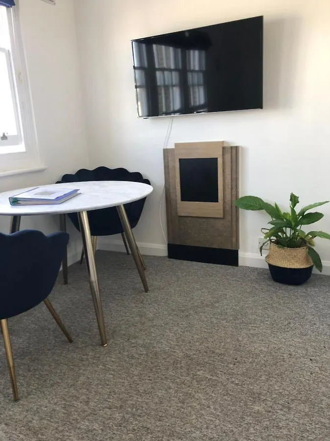 Seafront Sanctuary Beautiful Art Deco Apartment With Stunning City & Sea Views Brighton
