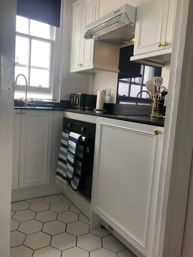 Seafront Sanctuary Beautiful Art Deco Apartment With Stunning City & Sea Views Brighton